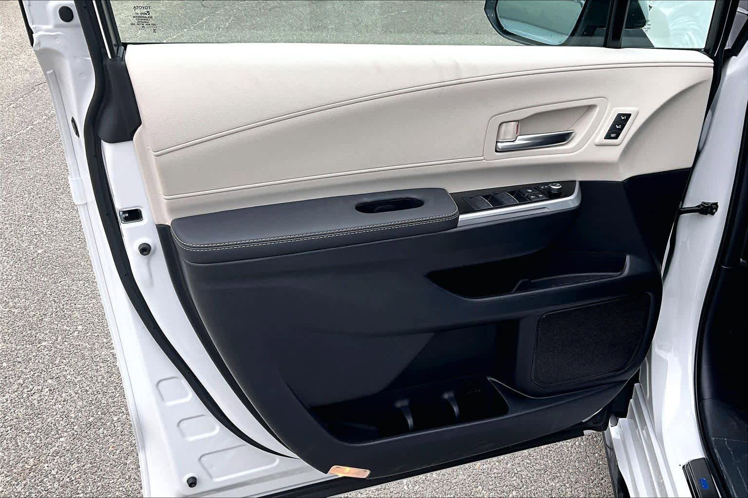 New 2026 Toyota Sienna Limited image 10