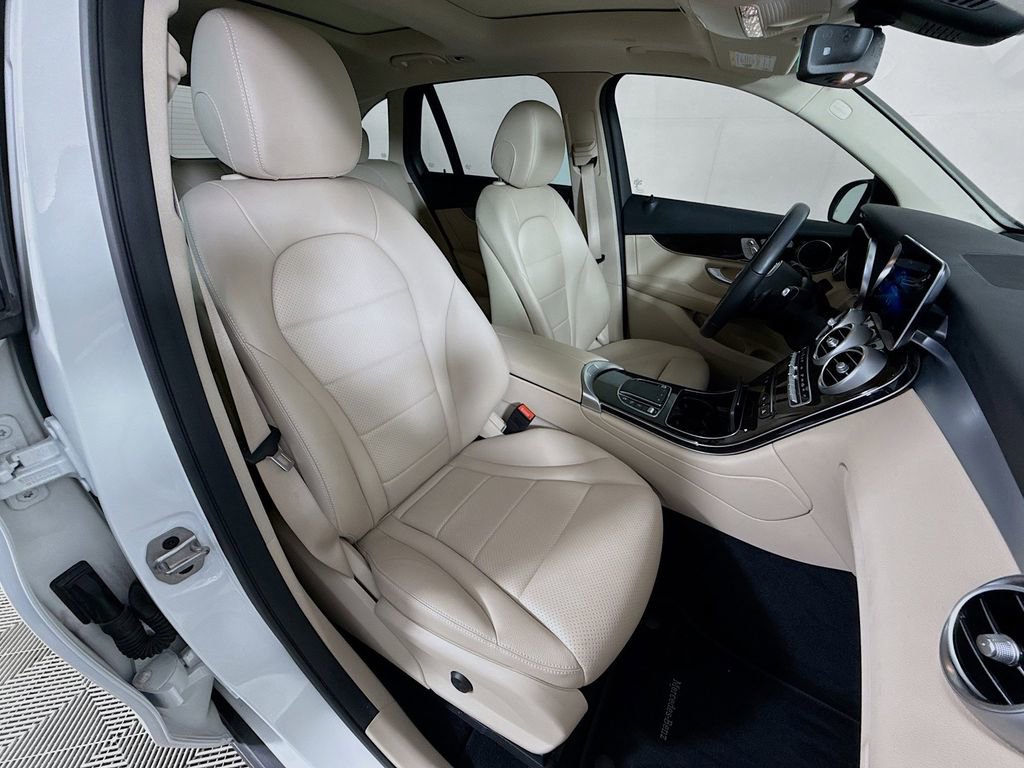 Used 2021 Mercedes-Benz GLC 300 GLC 300 image 30