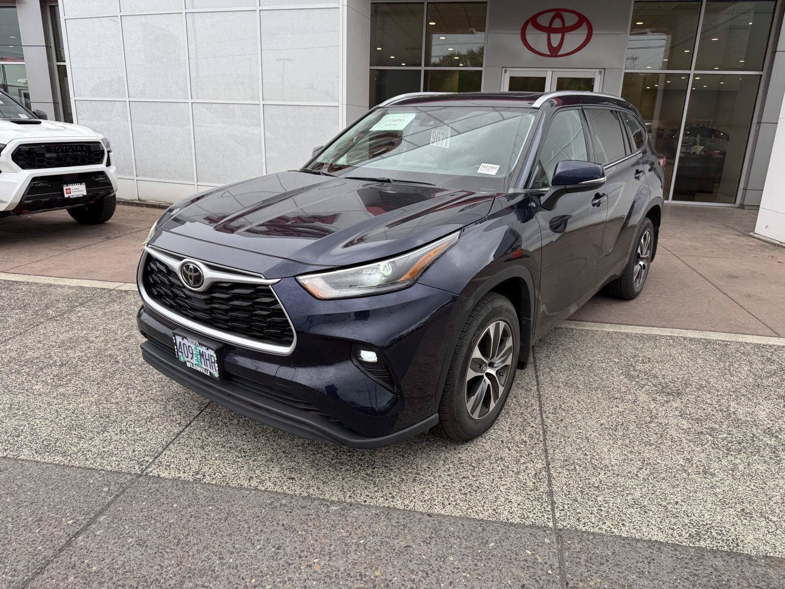 Certified 2021 Toyota Highlander XLE AWD/4WD image 4