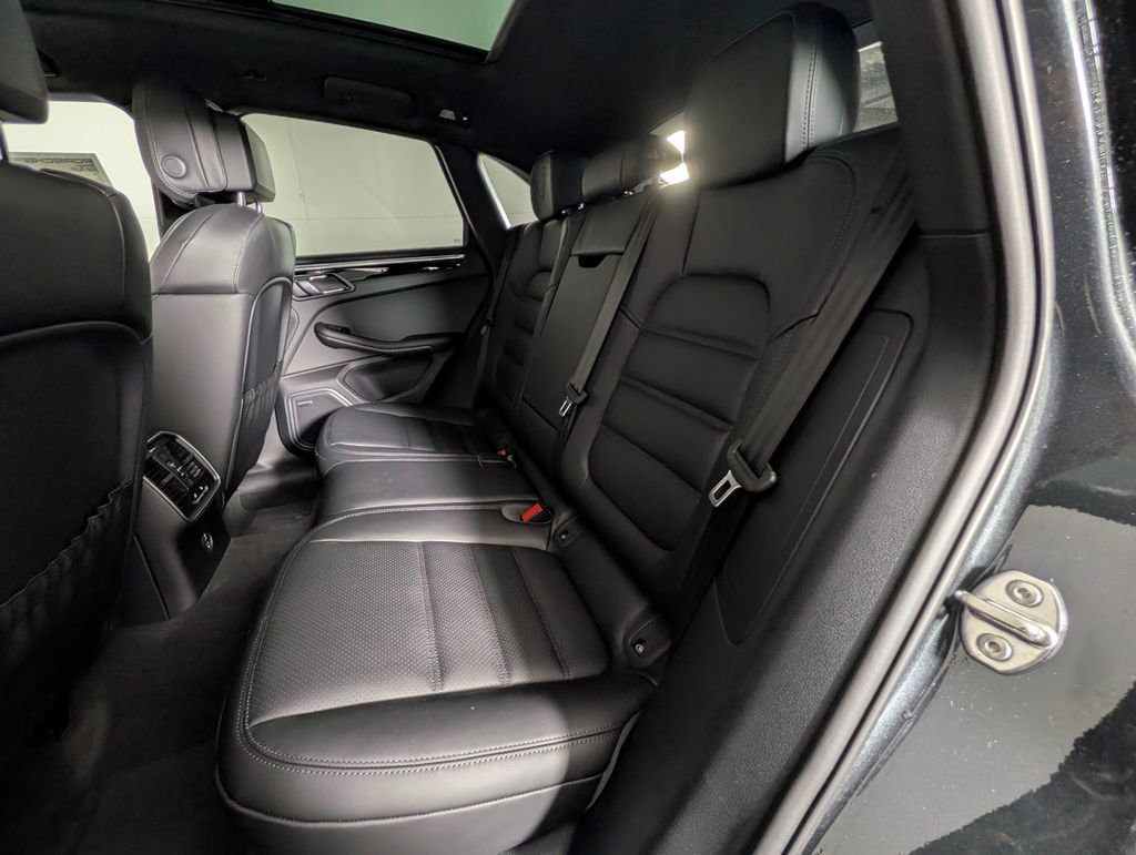 New 2026 Porsche Macan image 24