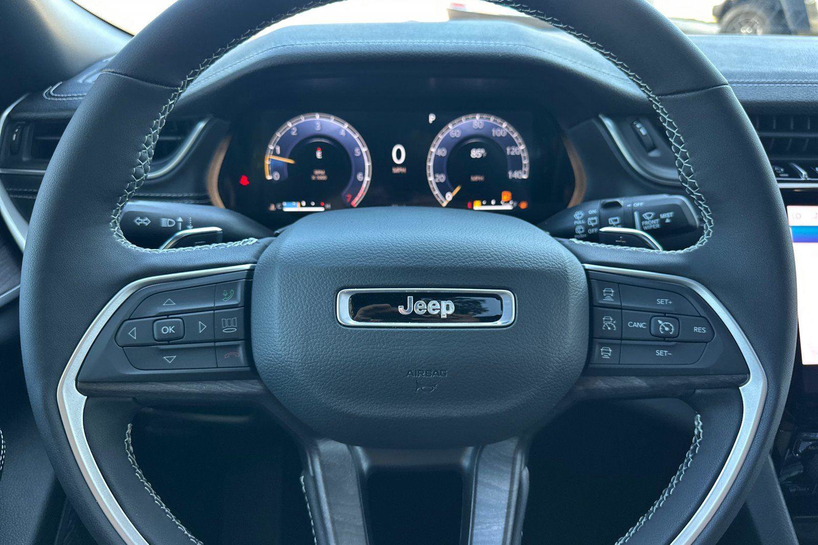 New 2025 Jeep Grand Cherokee L Limited w/ Luxury Tech Group II image 22