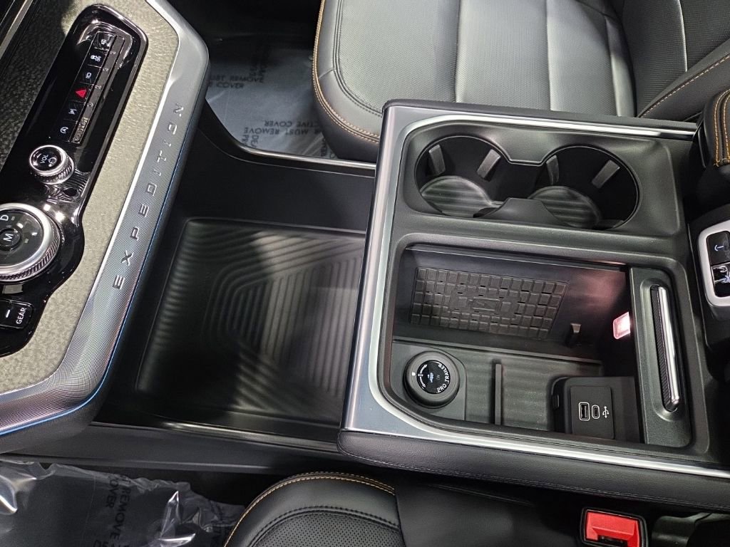 Used 2025 Ford Expedition Tremor AWD/4WD image 29