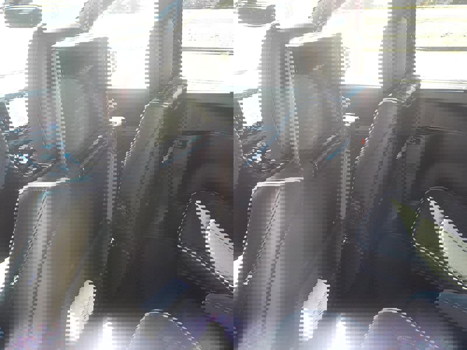 Used 2025 Chrysler Pacifica Premium image 16