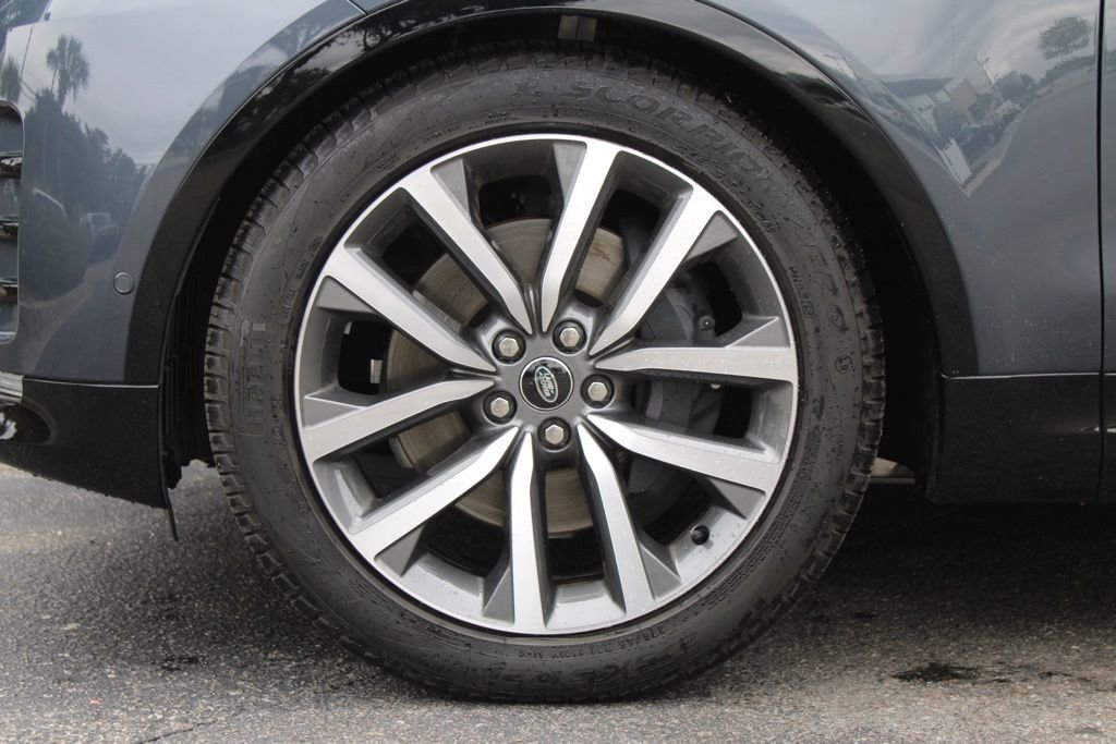 Certified 2025 Land Rover Discovery Dynamic SE image 10