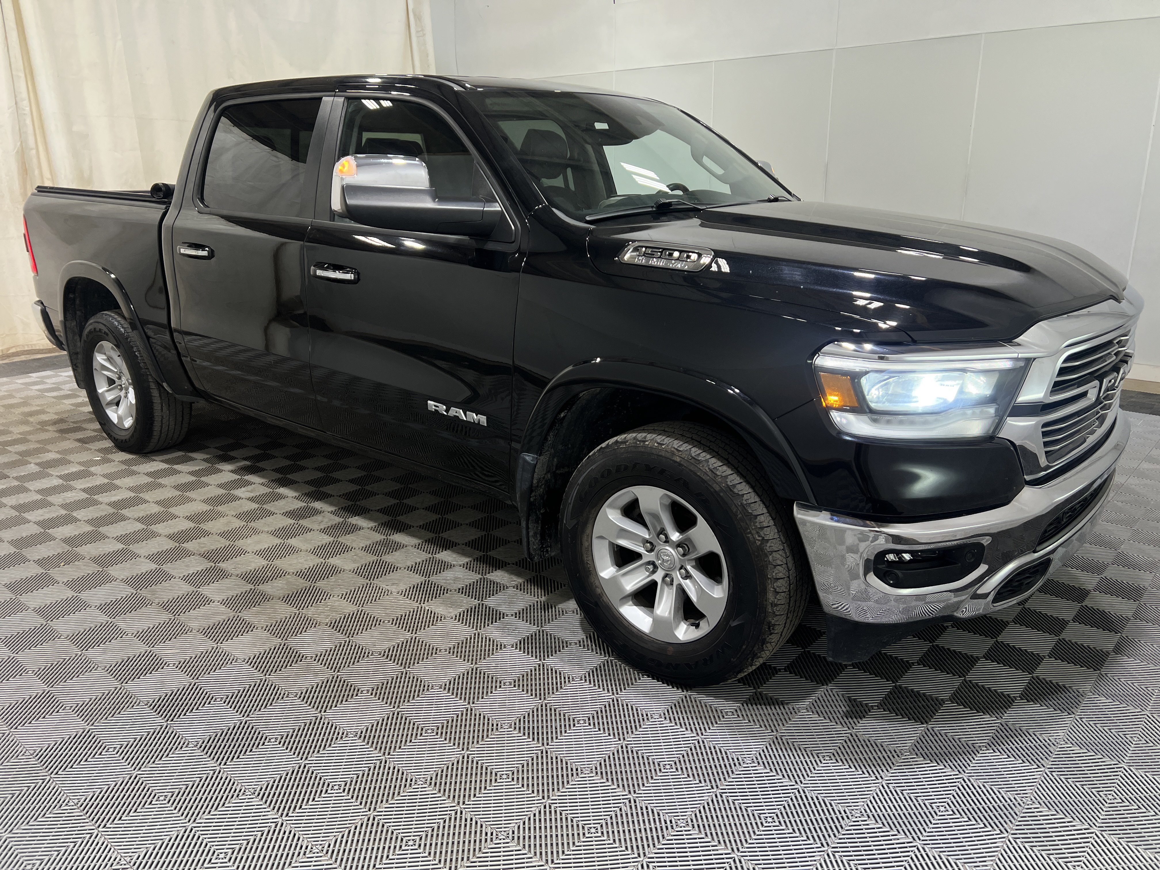 Used 2022 RAM 1500 Laramie AWD/4WD image 5