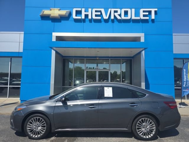 Used 2018 Toyota Avalon Limited FWD image 2
