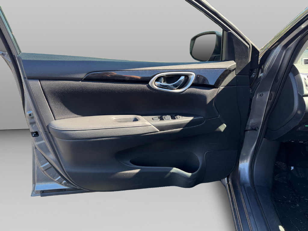 Used 2016 Nissan Sentra SV FWD image 11