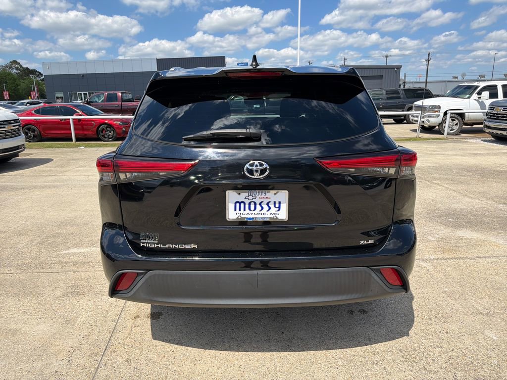 Used 2020 Toyota Highlander XLE FWD image 10