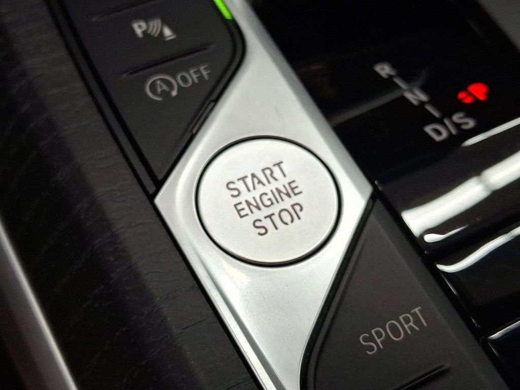 Used 2025 BMW 330i xDrive Sedan image 25