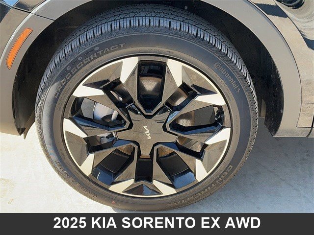 Certified 2025 Kia Sorento EX image 9