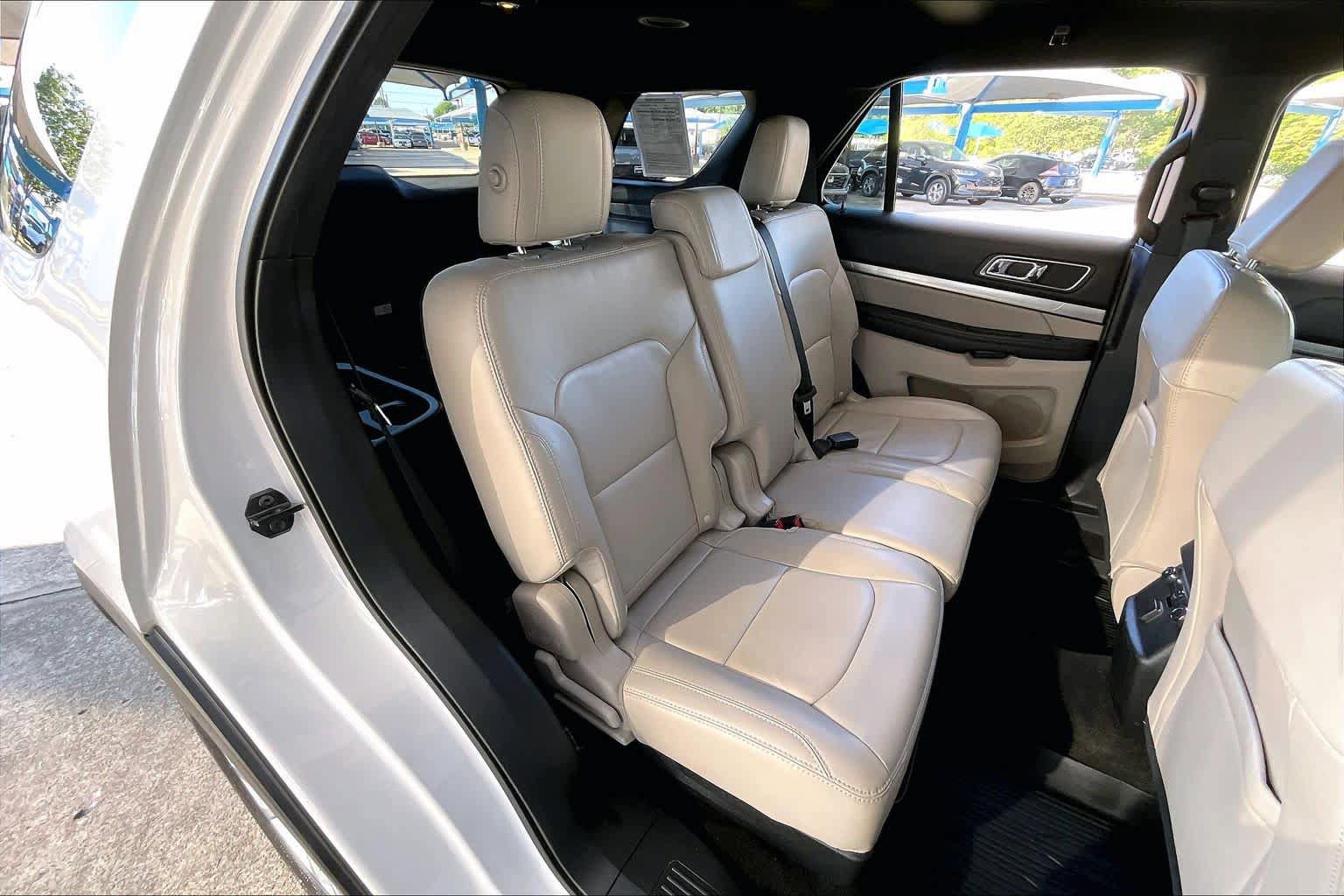Used 2018 Ford Explorer XLT w/ Equipment Group 202A AWD/4WD image 20