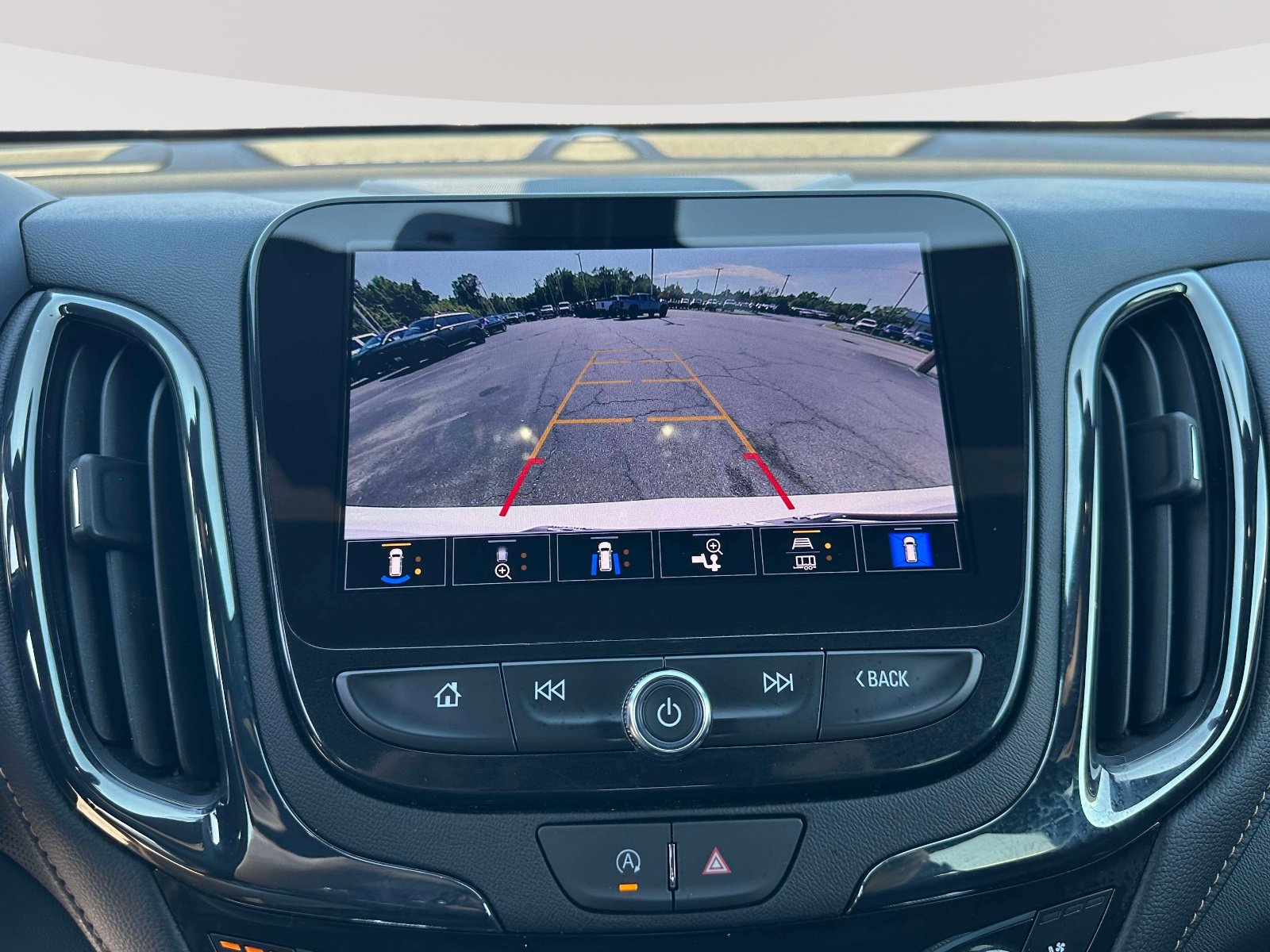 Used 2023 Chevrolet Equinox Premier FWD image 11