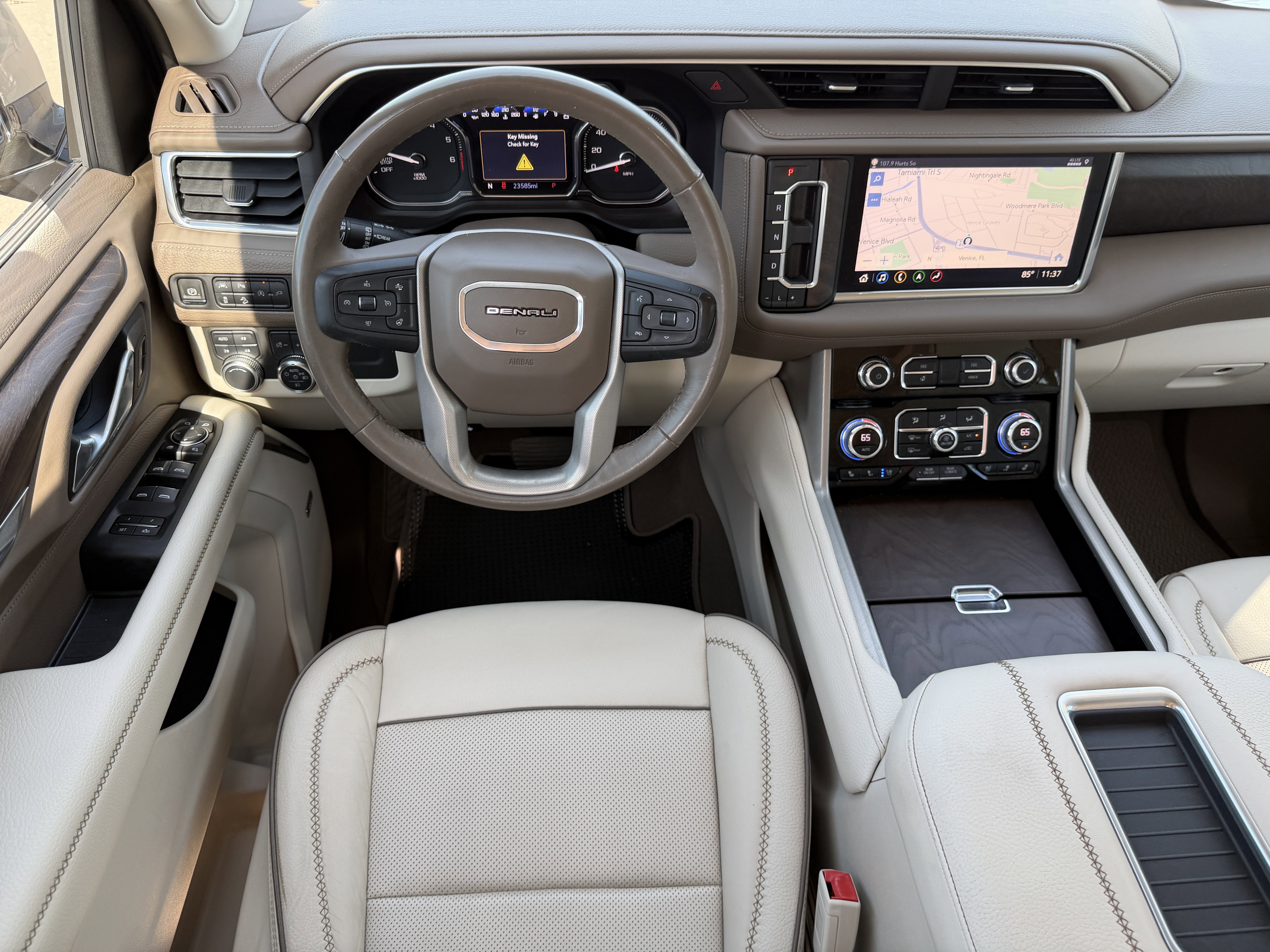 Used 2021 GMC Yukon Denali w/ Denali Premium Package image 15
