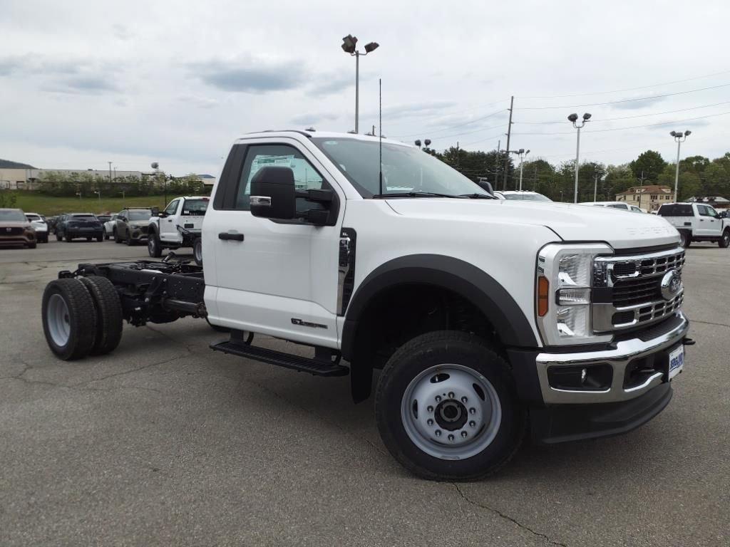 New 2024 Ford F550 4x4 Regular Cab Super Duty image 2