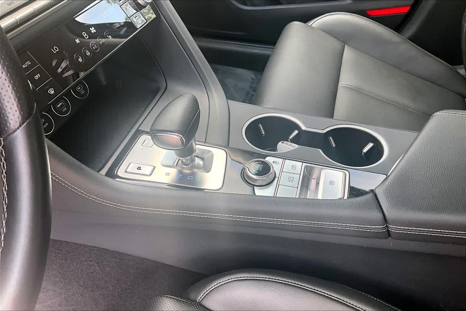 Used 2025 Genesis G70 2.5T AWD/4WD image 17