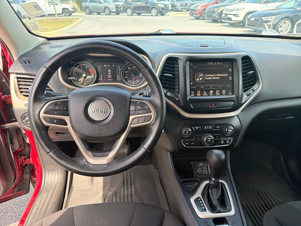 Used 2017 Jeep Cherokee Latitude w/ Trailer Tow Group FWD image 25