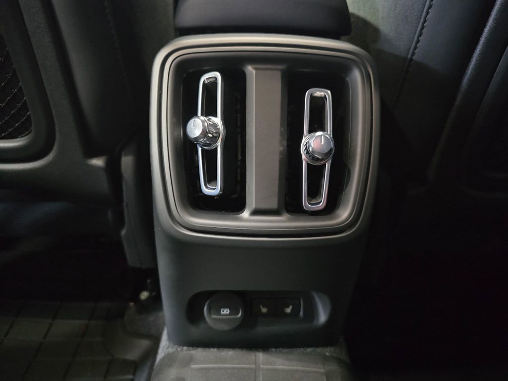 Certified 2023 Volvo C40 P8 Recharge Ultimate w/ Protection Package Premier AWD/4WD image 18
