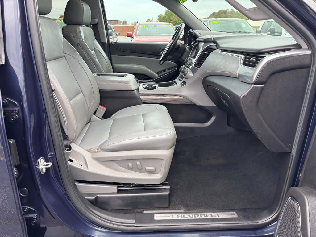 Used 2018 Chevrolet Suburban LT w/ Luxury Package image 19