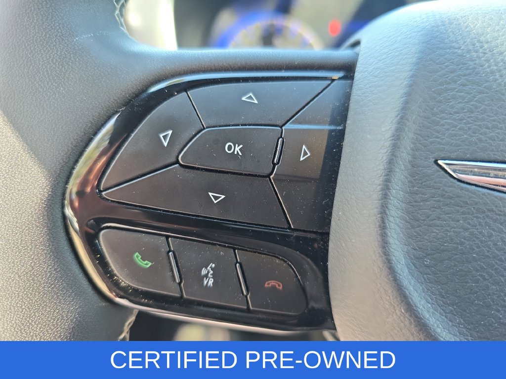 Used 2025 Chrysler Pacifica Limited FWD image 17