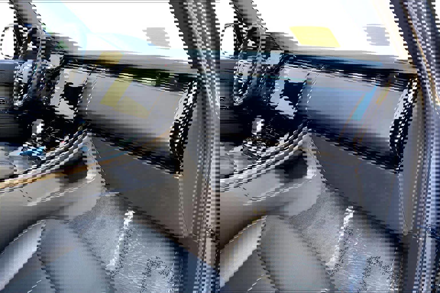 Used 2025 Land Rover Range Rover Sport SE AWD/4WD image 17