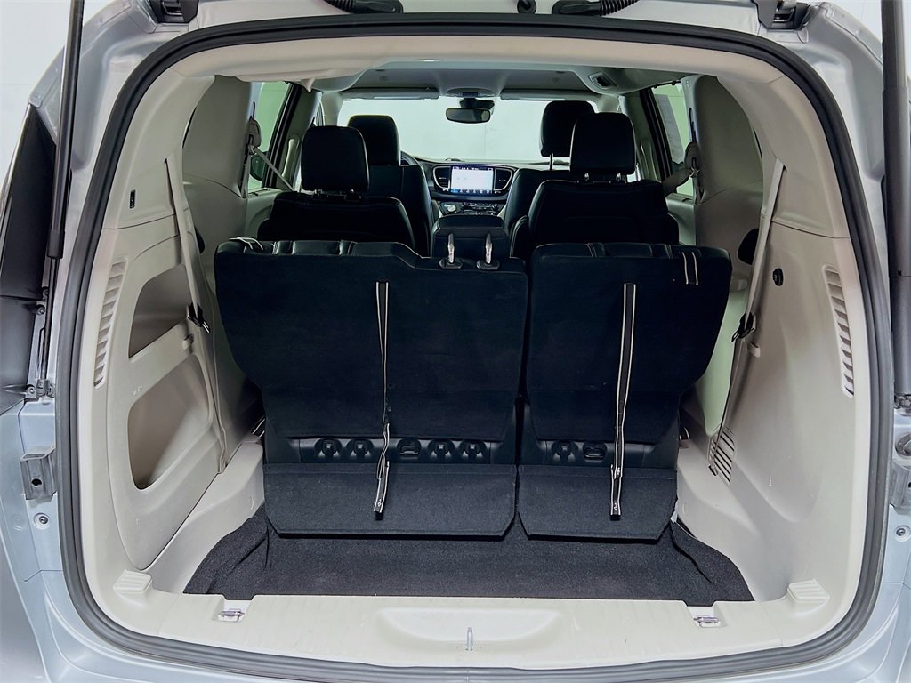Used 2023 Chrysler Pacifica Touring-L image 23