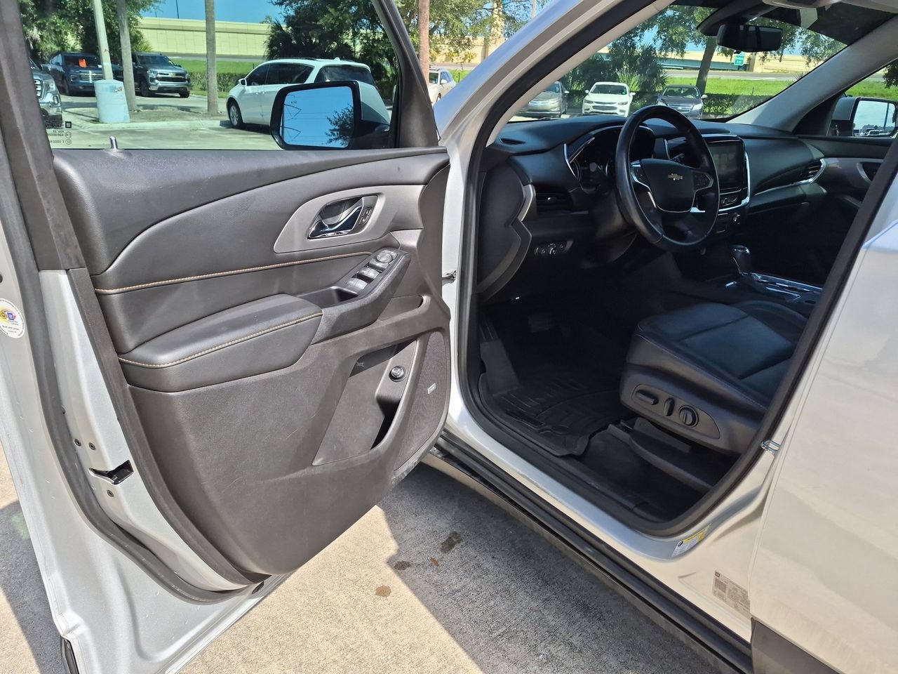 Used 2019 Chevrolet Traverse RS FWD image 8