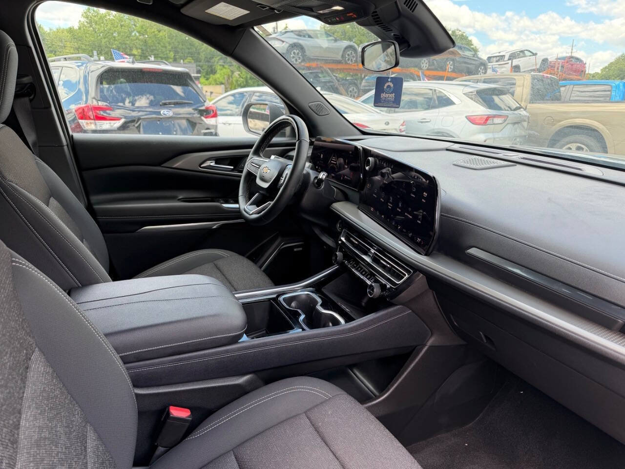 Used 2025 Chevrolet Traverse LT w/ Enhanced Driving Package FWD image 22