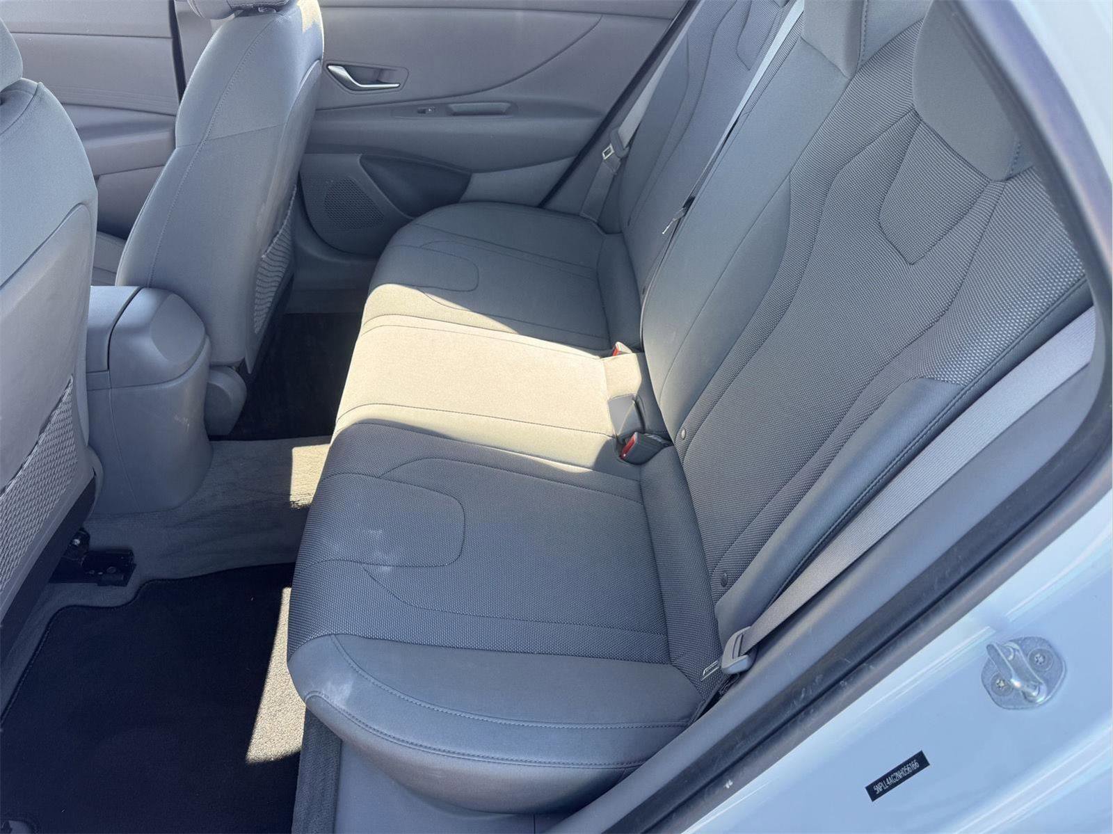 Used 2022 Hyundai Elantra SE FWD image 10