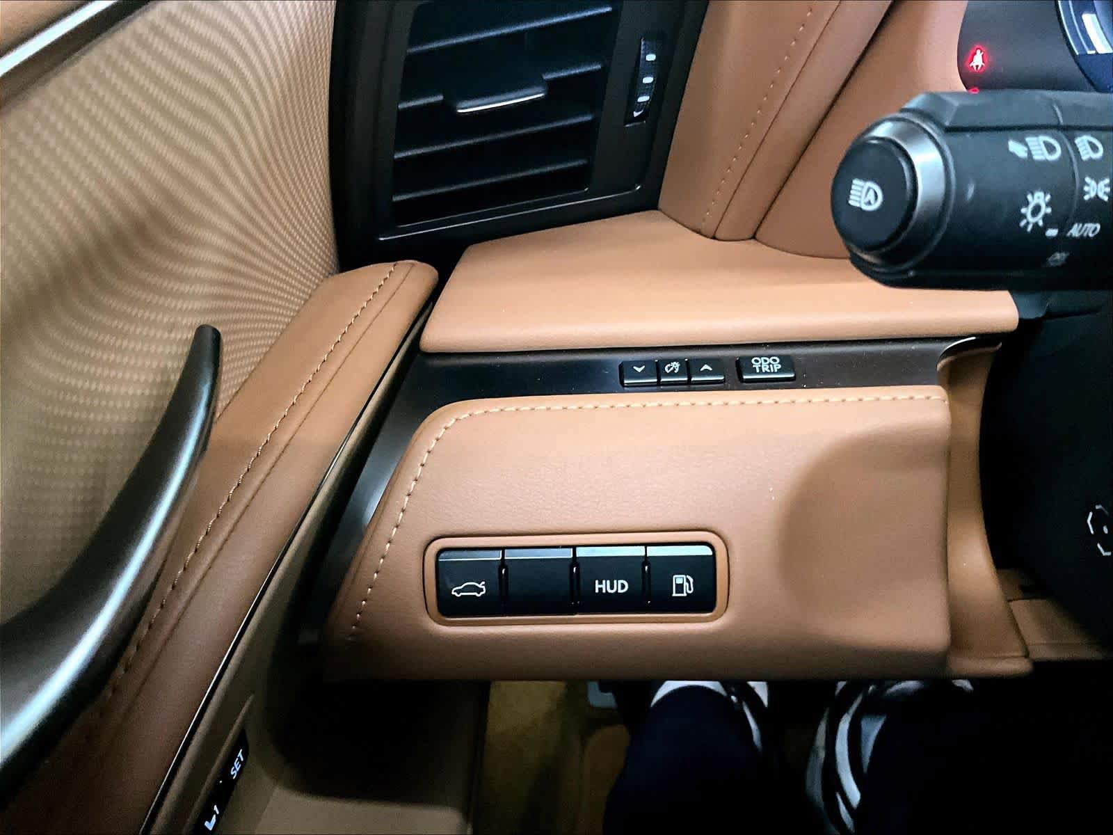 Used 2023 Lexus LC 500 Convertible w/ Touring Package RWD image 36