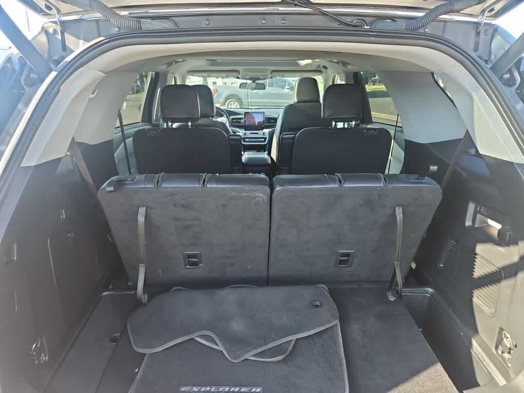 Used 2023 Ford Explorer XLT w/ Equipment Group 202A RWD image 8