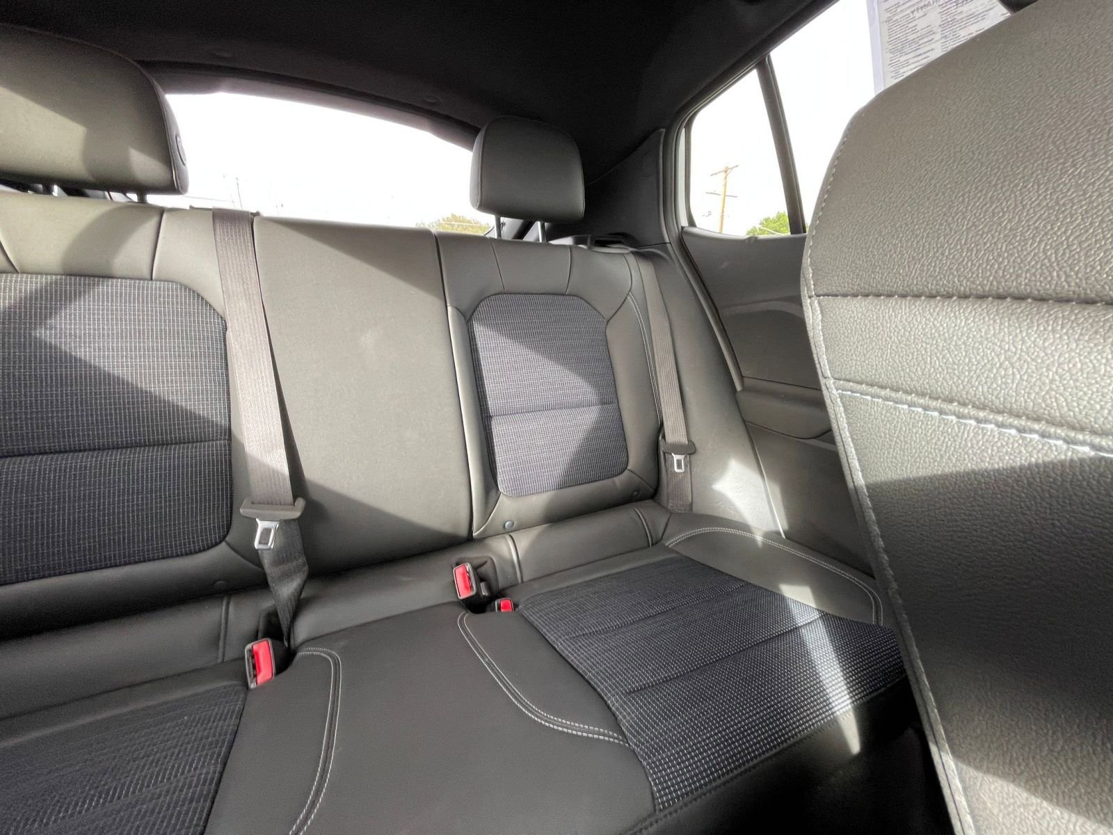 Used 2025 Buick Envista Preferred image 37