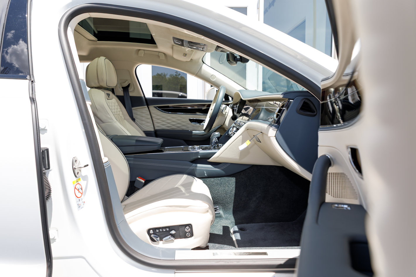 Certified 2024 Bentley Flying Spur W12 AWD/4WD image 25