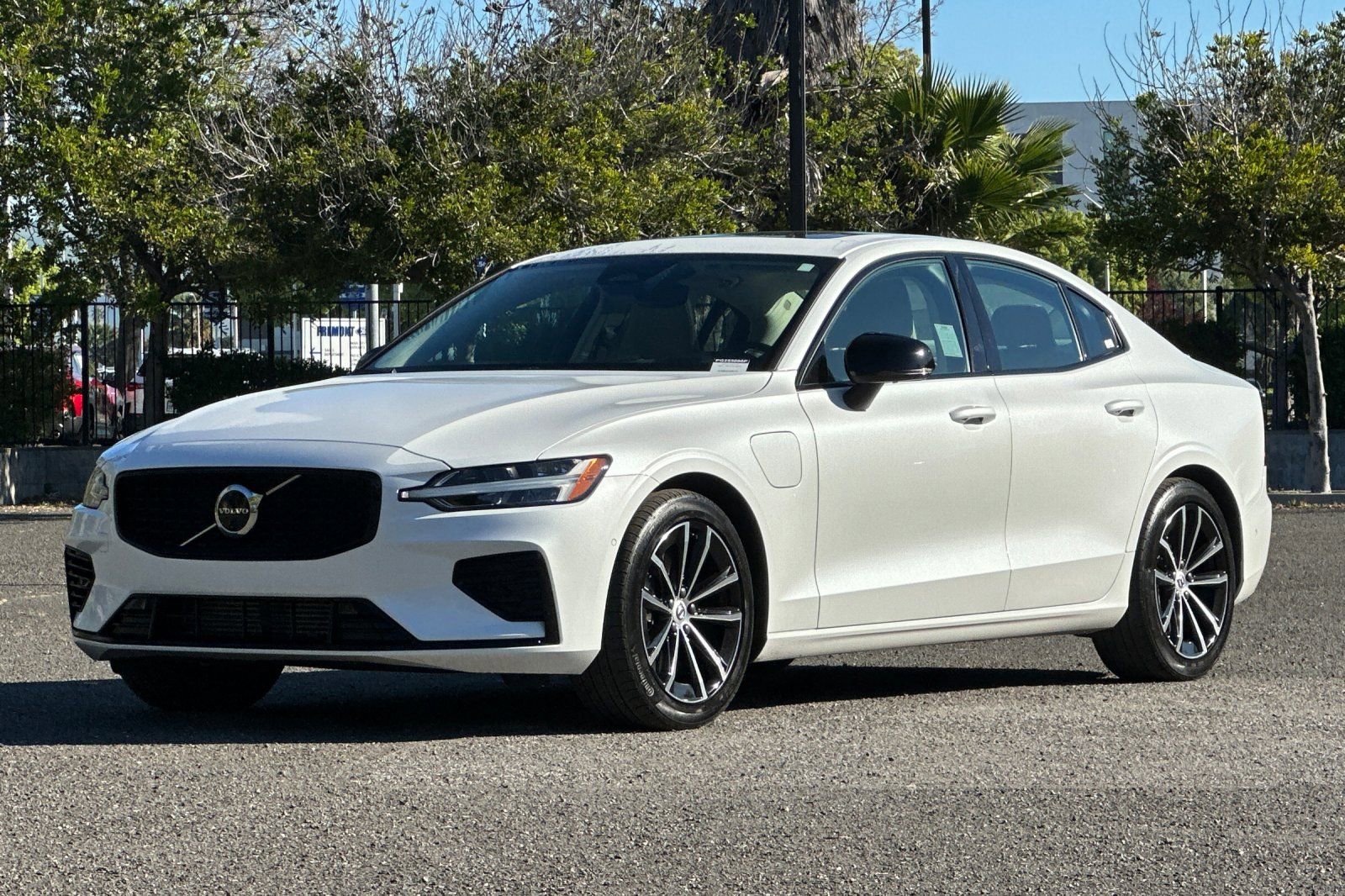 Used 2023 Volvo S60 T8 Plus image 7