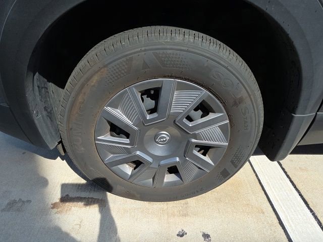 Used 2025 Nissan Kicks S image 10