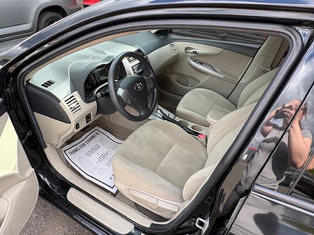 Used 2011 Toyota Corolla LE FWD image 9