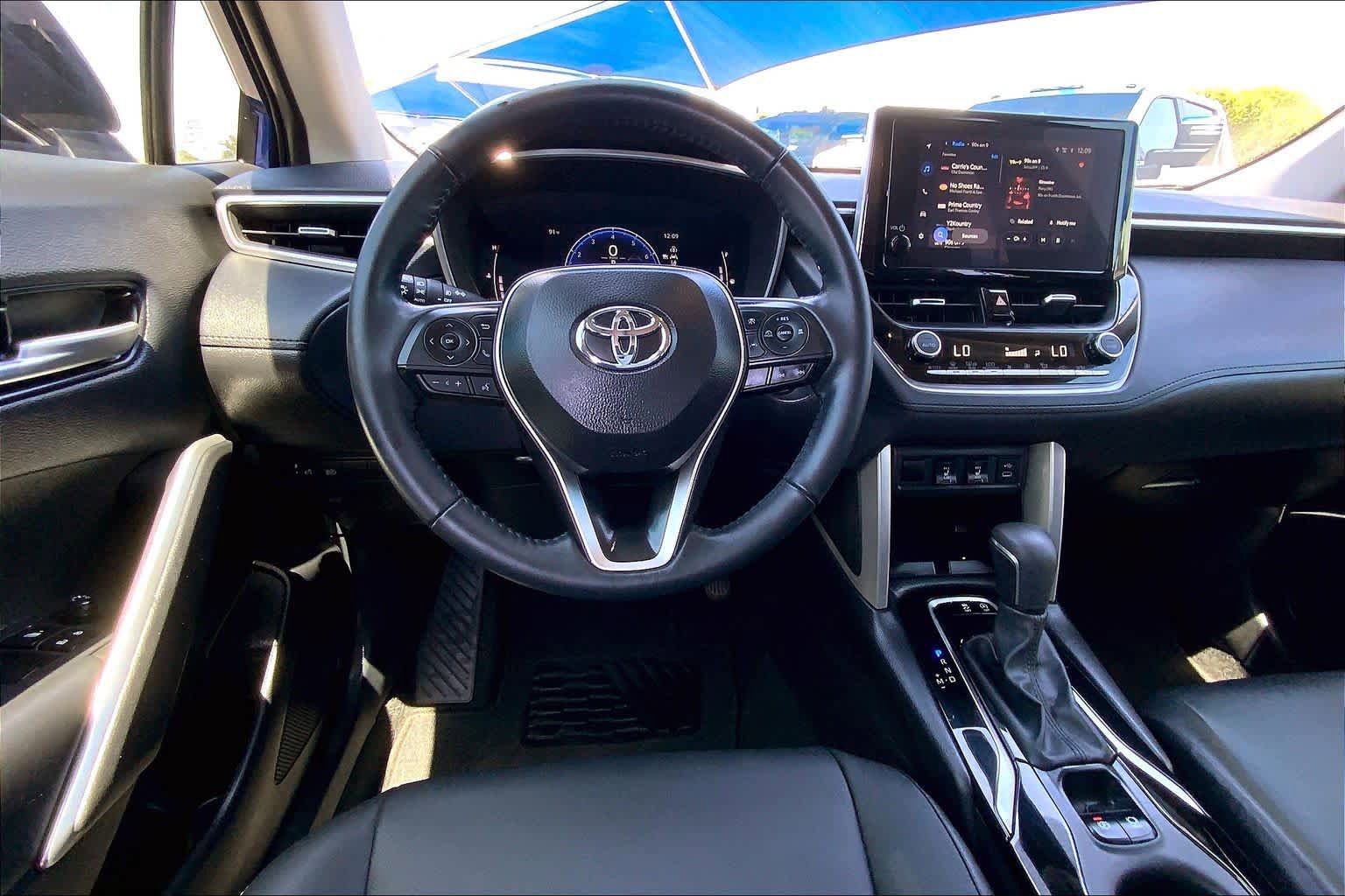 Used 2024 Toyota Corolla Cross XLE w/ Convenience Package FWD image 5