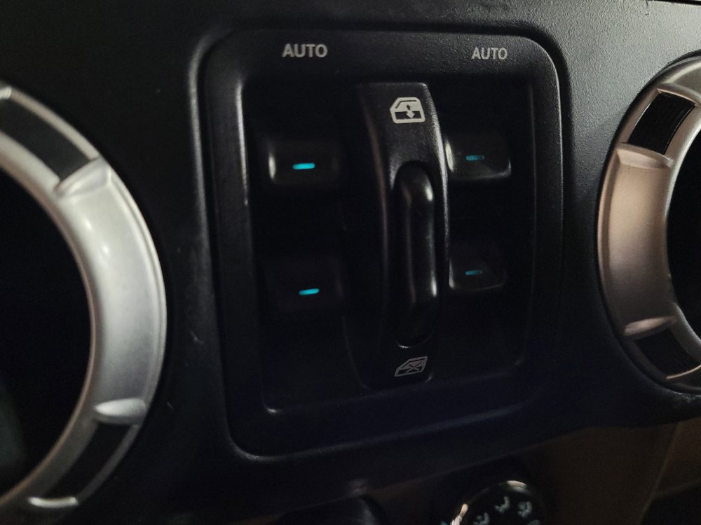 Used 2015 Jeep Wrangler Unlimited Sahara AWD/4WD image 27