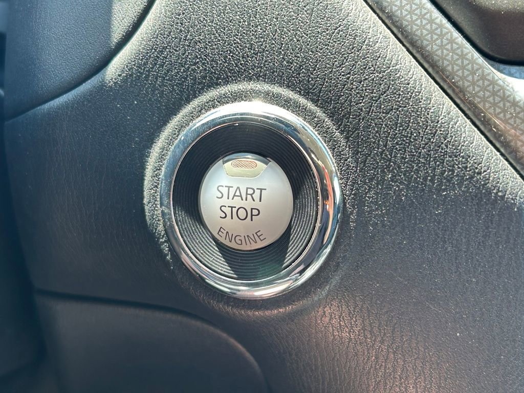 Used 2020 Nissan Pathfinder SL FWD image 32