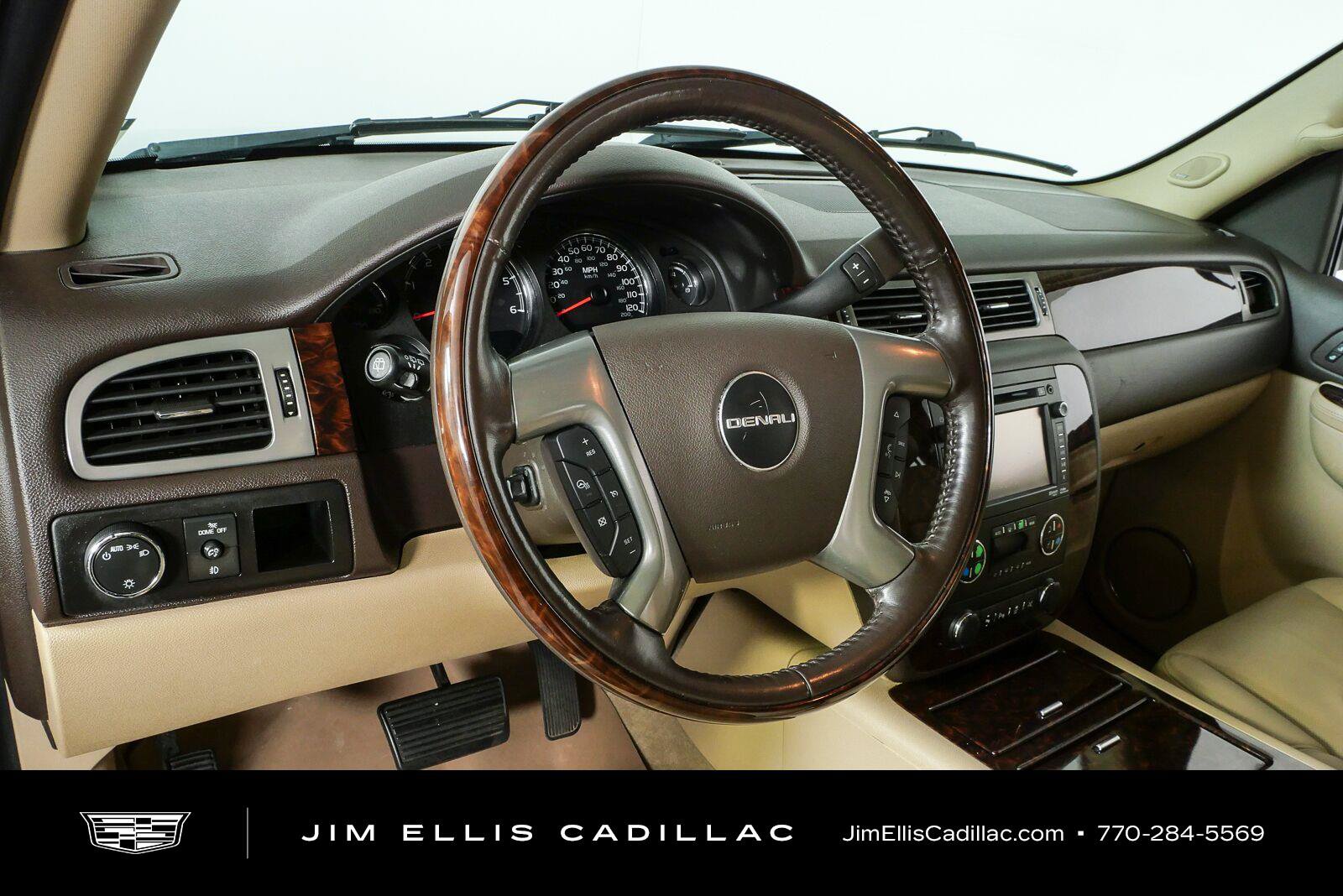 Used 2014 GMC Yukon XL Denali RWD image 5