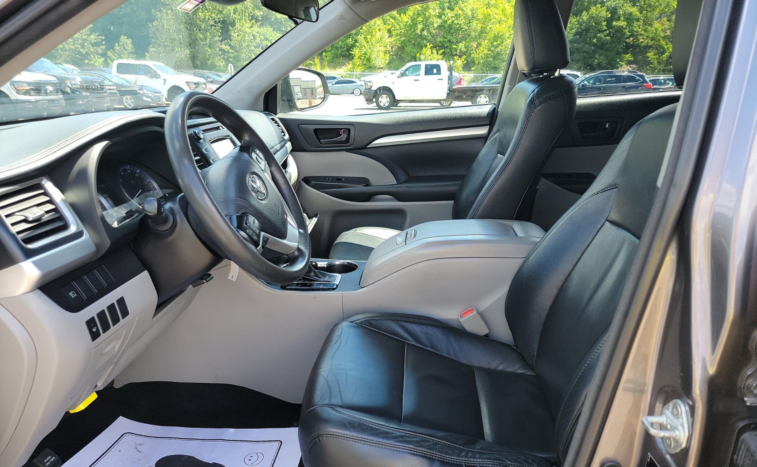 Used 2018 Toyota Highlander LE AWD/4WD image 6
