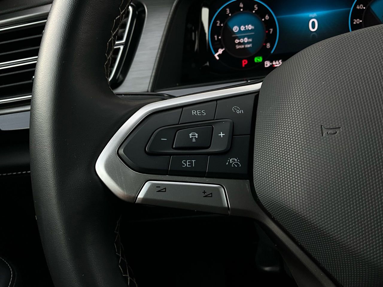 Used 2025 Volkswagen Atlas Cross Sport SE image 35