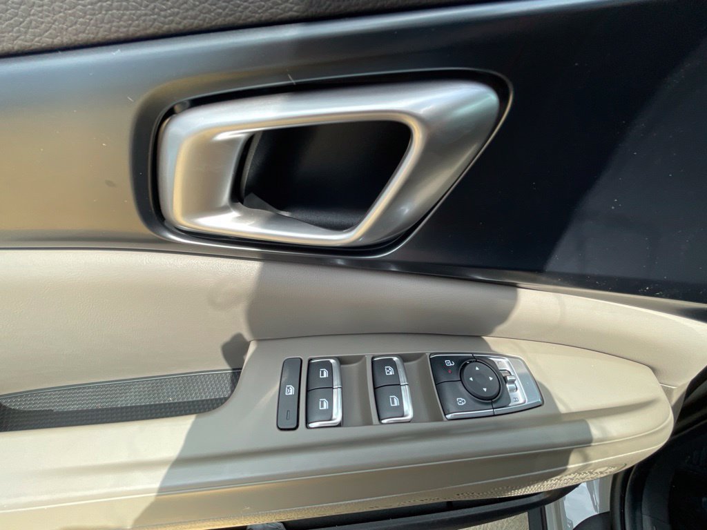 New 2027 Kia Carnival FWD image 11