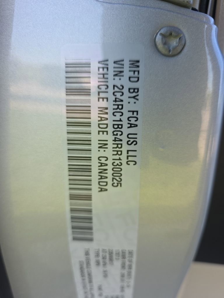 Used 2024 Chrysler Pacifica Touring-L FWD image 27
