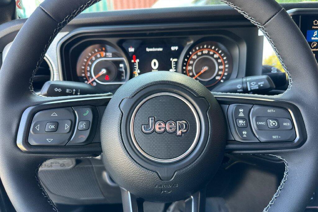 New 2026 Jeep Gladiator Sport AWD/4WD image 22
