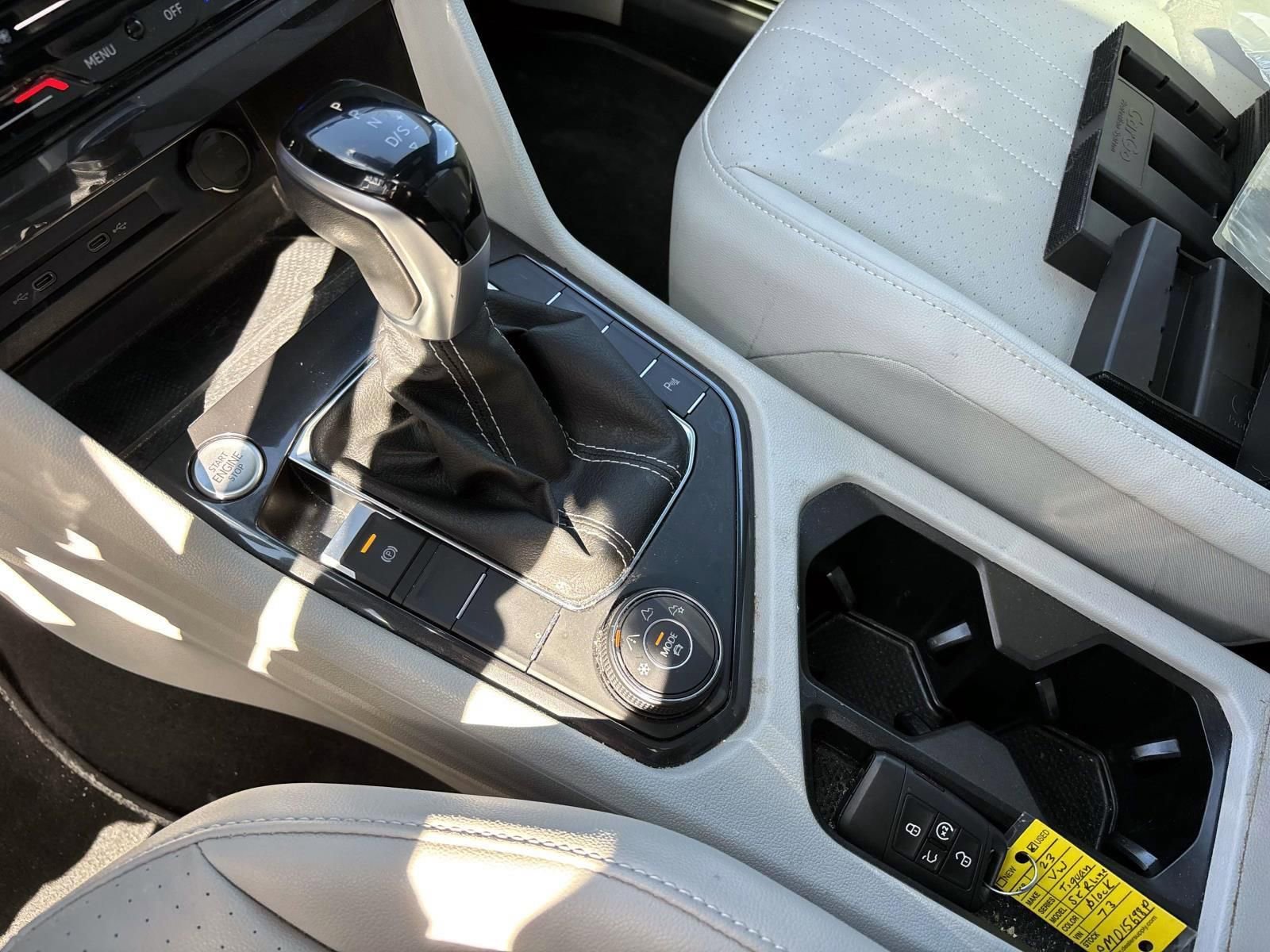 Used 2023 Volkswagen Tiguan SE R-Line image 23