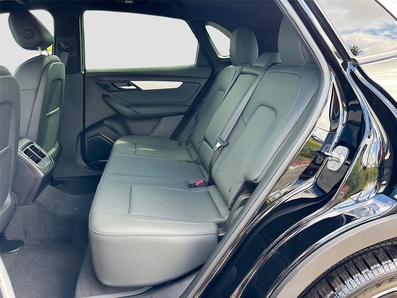 New 2025 VinFast VF 8 Plus AWD/4WD image 23