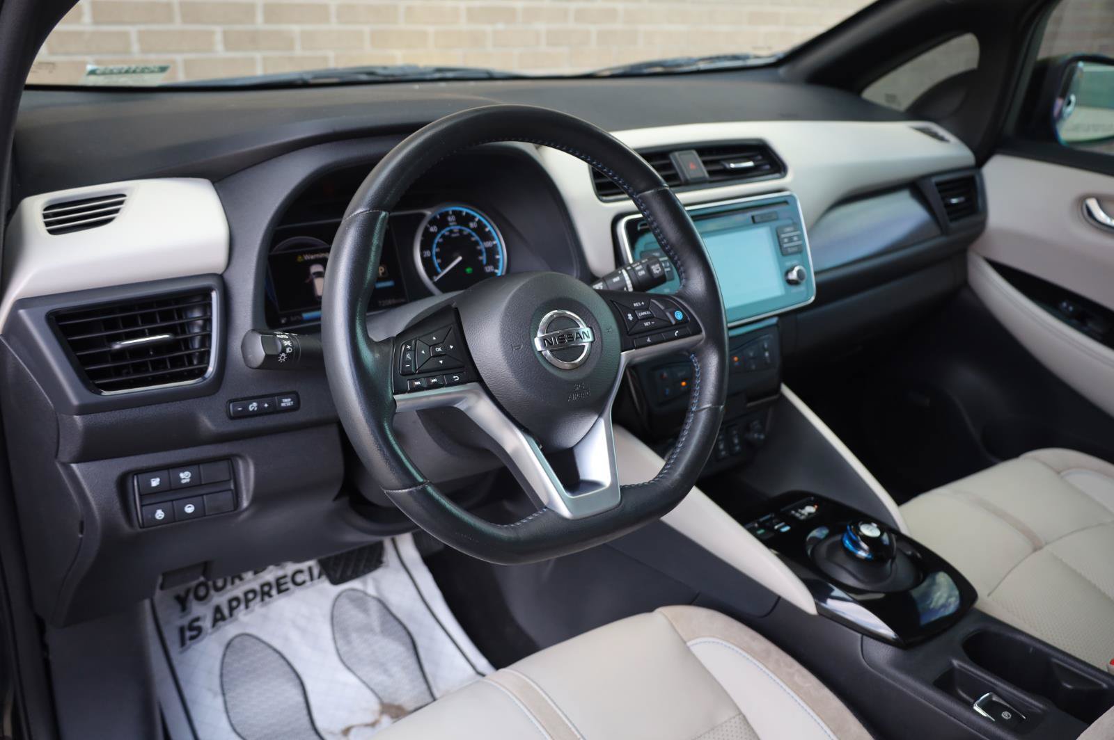 Used 2018 Nissan Leaf SL w/ SL Technology Package FWD image 13