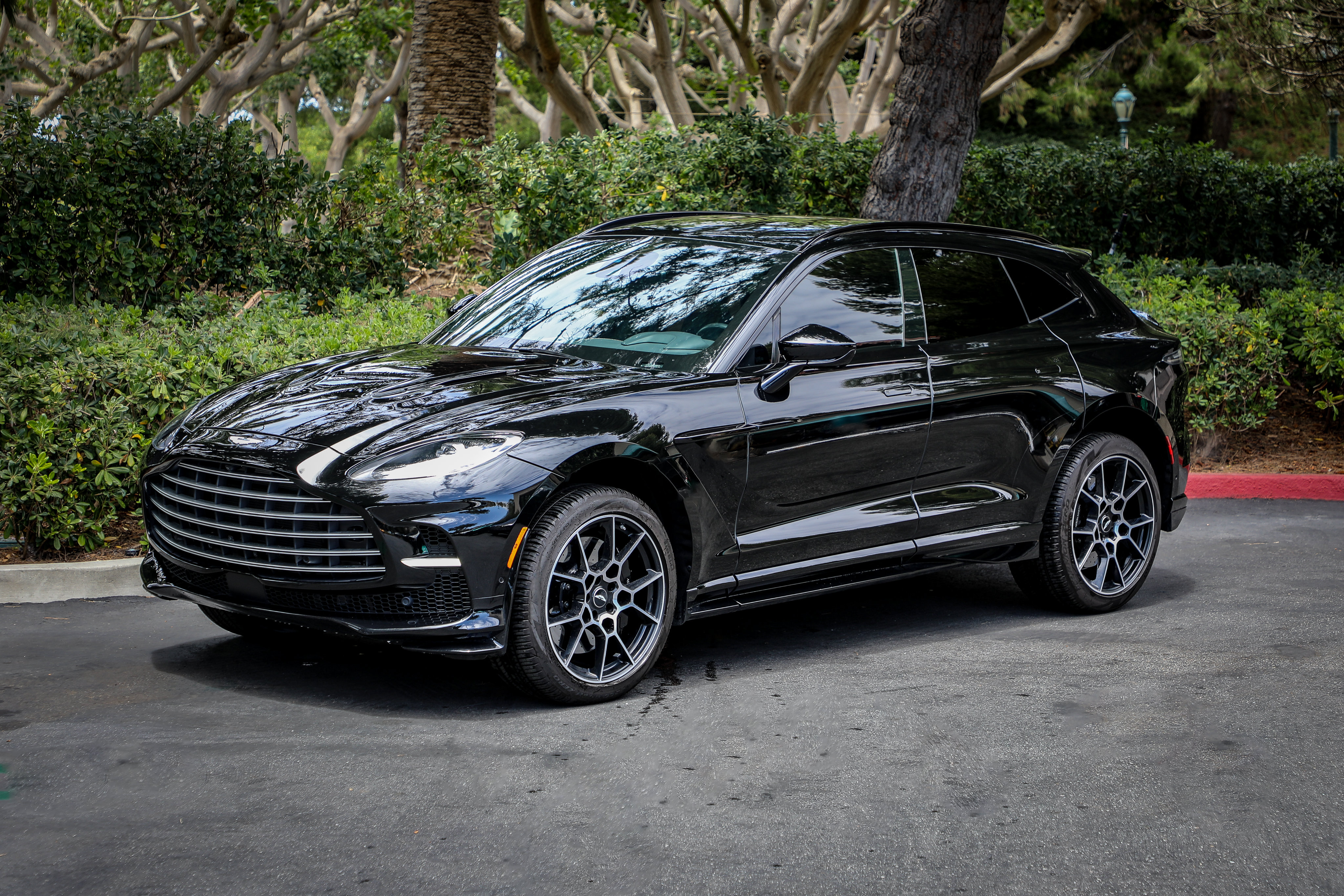 Used 2023 Aston Martin DBX 707 AWD/4WD image 2