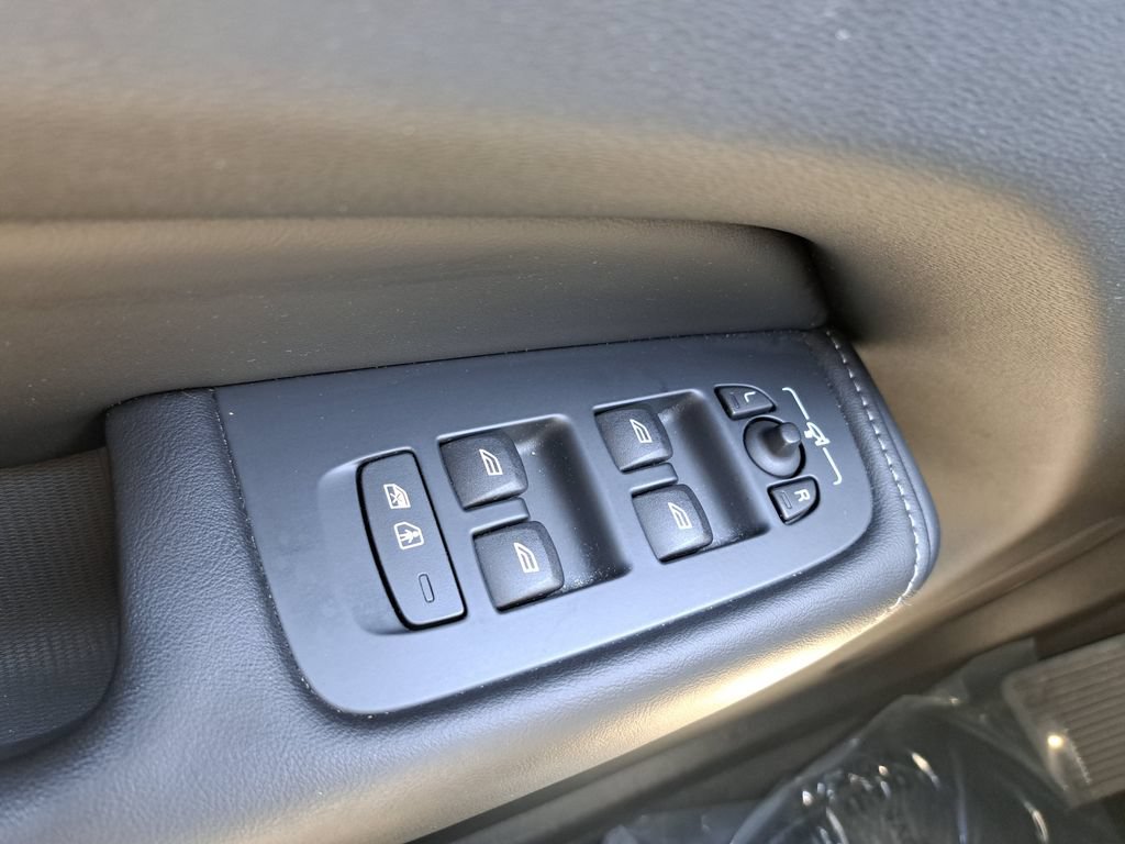 Used 2024 Volvo XC60 B5 Ultimate AWD/4WD image 21