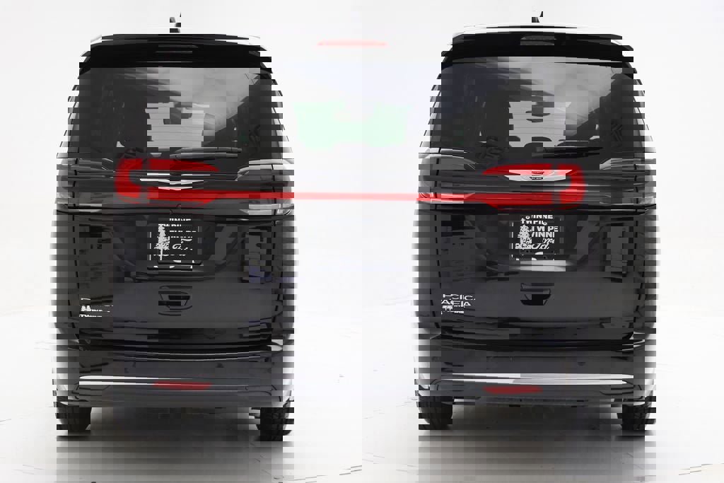 Used 2025 Chrysler Pacifica Select image 7